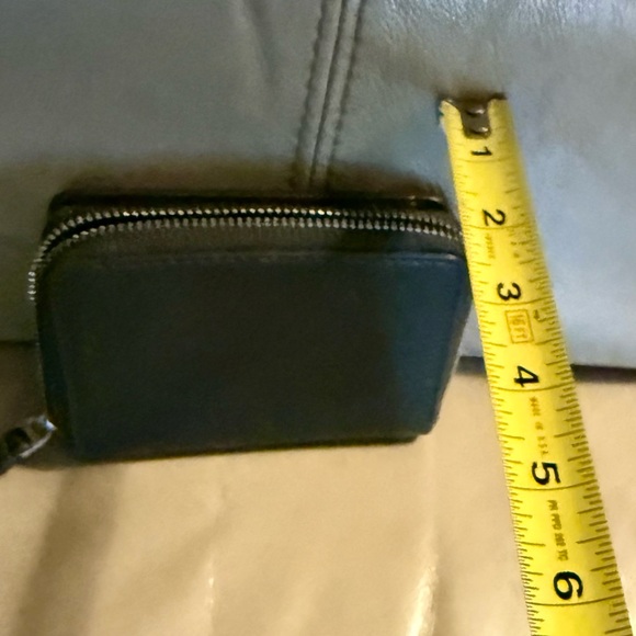 Tory Burch Emerson Wallet. Beautiful deep green pebbled leather. No Flaws. - Picture 5 of 7